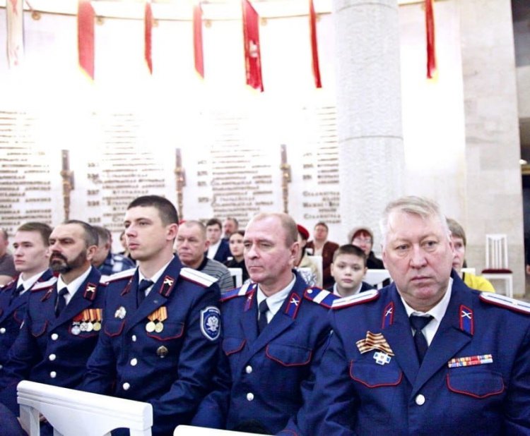 Казаки Волгоградского казачьего округа приняли участие в церемонии передачи орденов Мужества близким погибших воинов при выполнение воинского долга